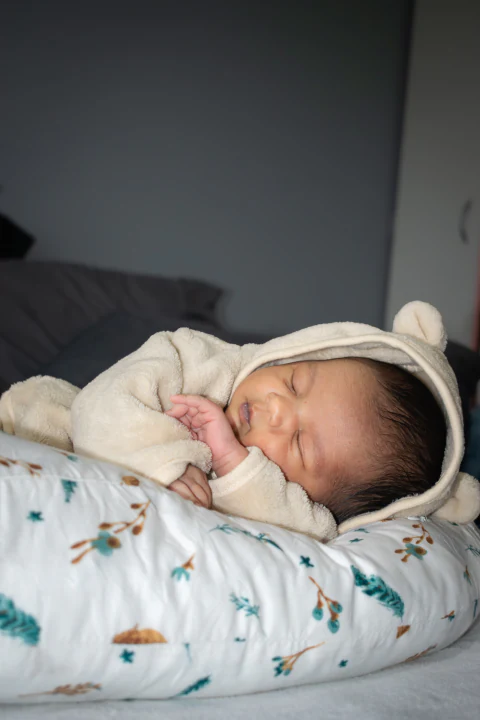 Newborn and baby photography by AKGraphics